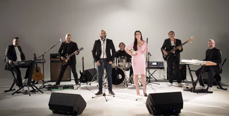 megamix bend docek nove godine